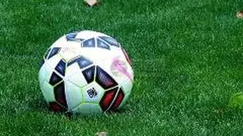 梅西助巴萨双响助威，700战里程碑助球队力克多特挺进欧冠16强